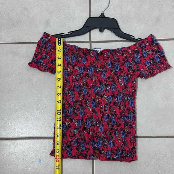 Crave Fame By Almost Famous Smocked Women Red Floral Top Size M. - Picture 6 of 7